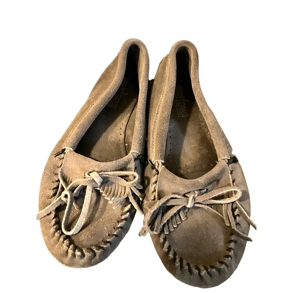 Women’s Minnetonka Size 8 Taupe/Gray/Putty‎ slip on Moccasin